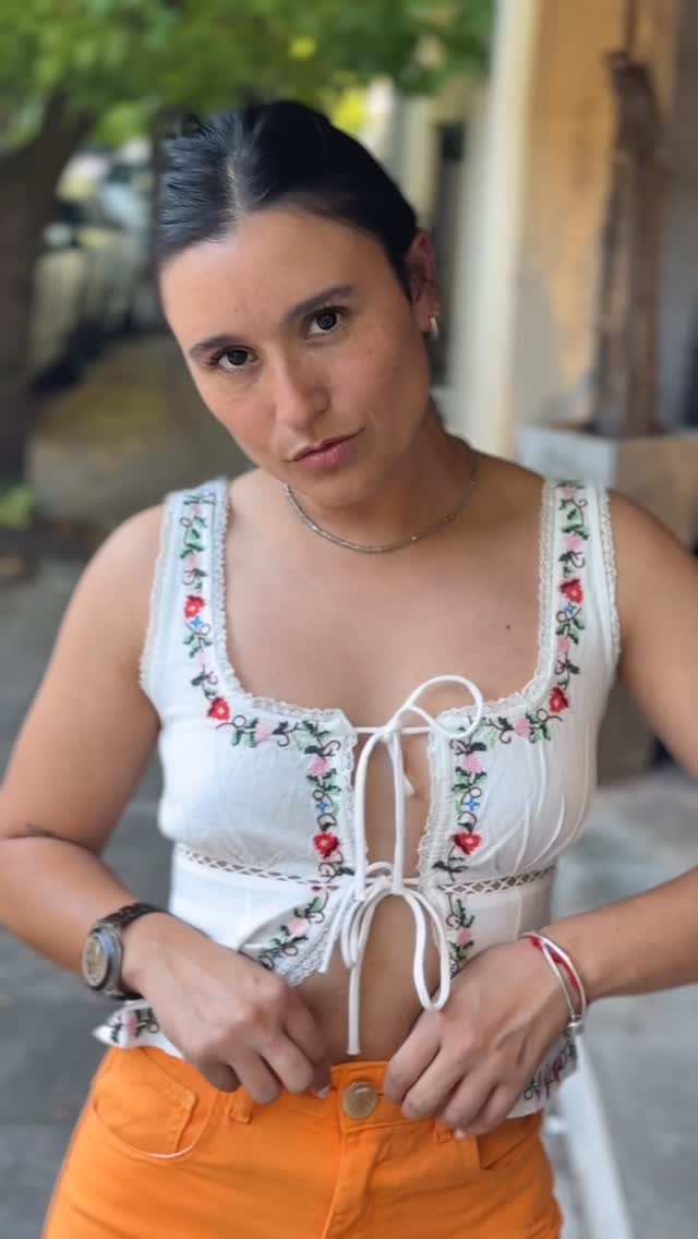 Para levantar un día gris con un outfit así 🧡🔥